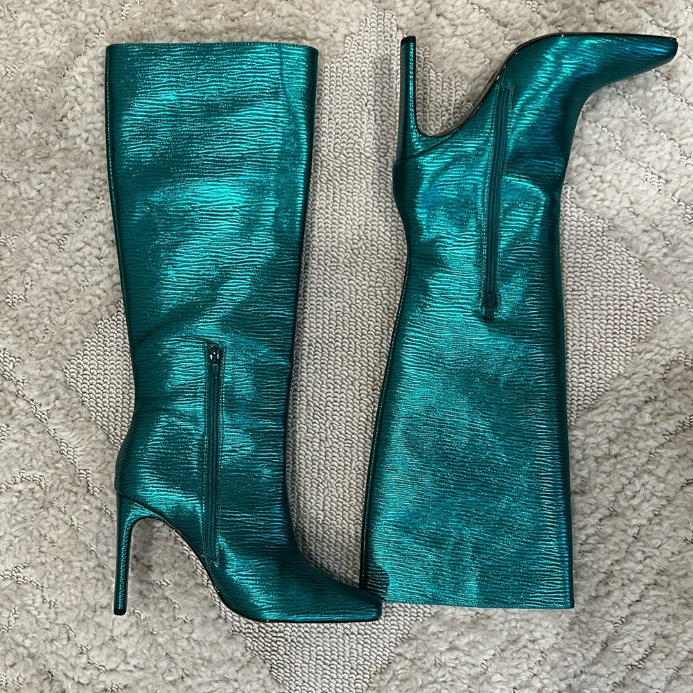 Never worn  zara laminated, teal boot. SOLD OUT. SIZE 41.